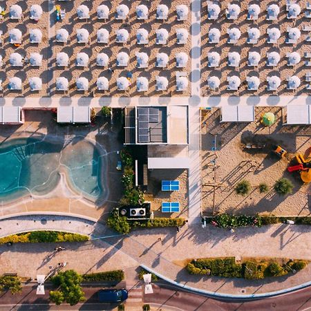 Hotel International Direttamente Sulla Sabbia Misano Adriatico Exterior photo