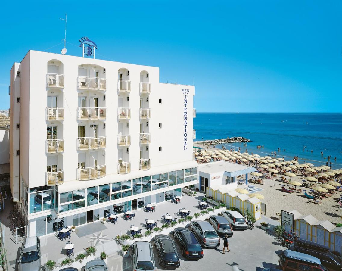 Hotel International Direttamente Sulla Sabbia Misano Adriatico Exterior photo